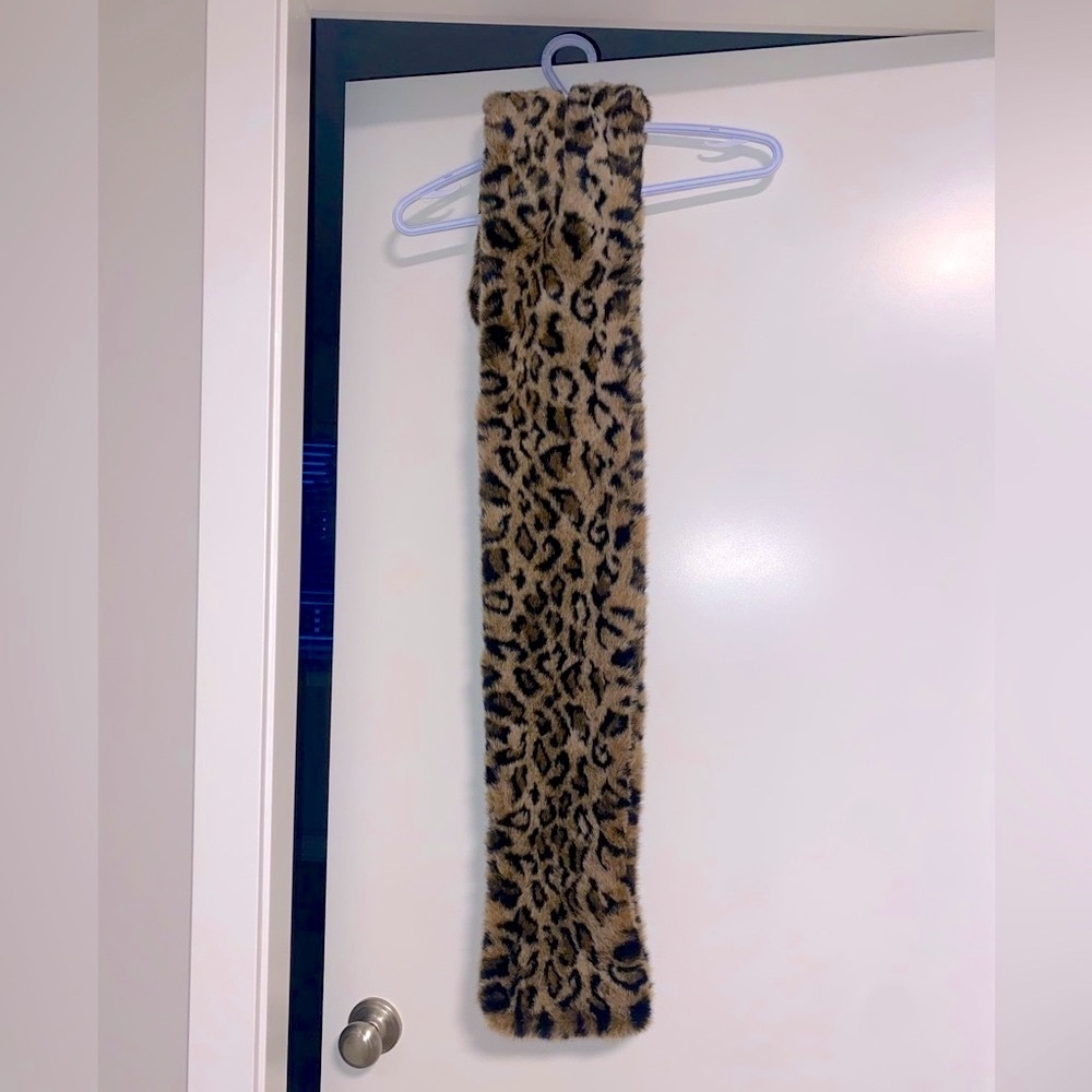 Banana Republic Leopard Print Faux Fur Wrap Through Scarf